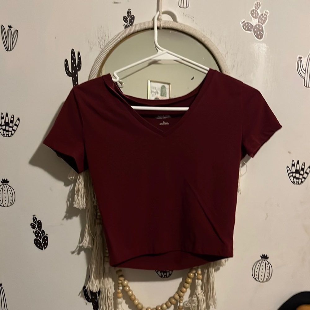 wild fable cropped t-shirt, size S
